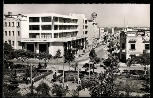 AK Chiclayo, Avenida Balta con el Banco Popular y el Hotel Astoria