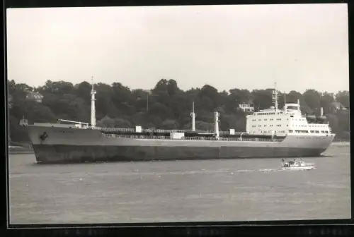 Fotografie Sowjetisches Frachtschiff in Ballast in einem Seekanal