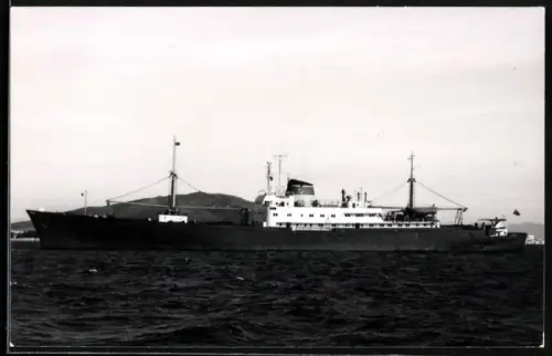 Fotografie Sowjetisches Kombischiff Bora vor Anker liegend