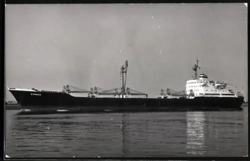 Fotografie Sowjetisches Frachtschiff Baymak in Seitenansicht