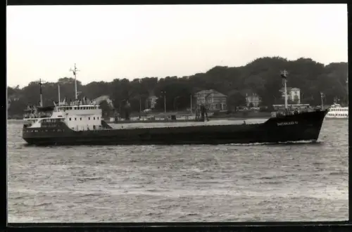Fotografie Sowjetisches Küstenfrachtschiff Baltisky-61 auf der Unterelbe