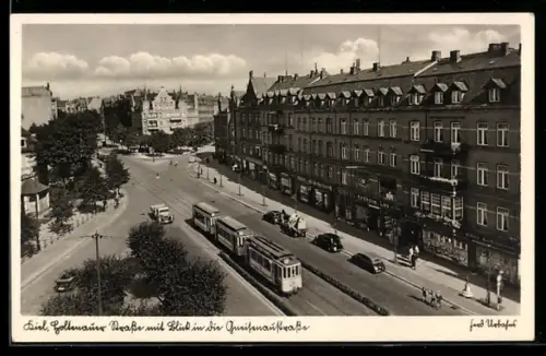 AK Kiel, Holtenauer Strasse mit Blick in die Gneisenaustrasse, Strassenbahn an den Geschäften