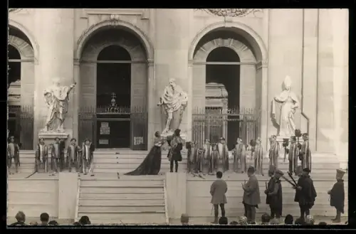 Foto-AK Salzburg, Aufführung des Jedermann, Theaterszene