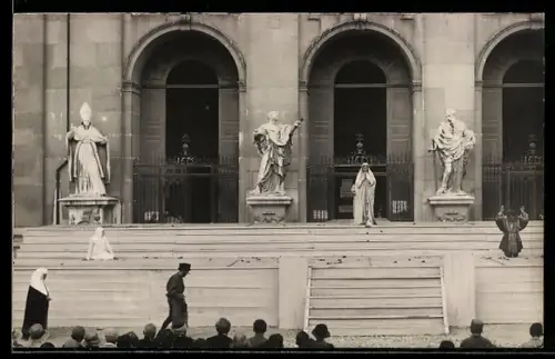 Foto-AK Salzburg, Aufführung vom Stück Jedermann