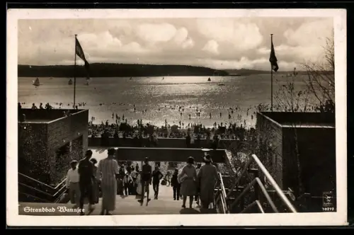 AK Berlin-Wannsee, Strandbad Wannsee, Badegäste, Segelboote