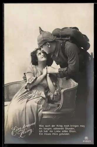 AK Soldat vor dem Ausmarsch ins Feld beim Abschiednehmen von seiner Frau