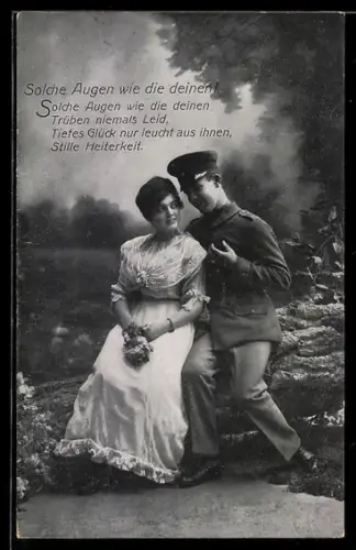 AK Soldat von einem Infanterie-Regiment in trauter Zweisamkeit mit junger Frau