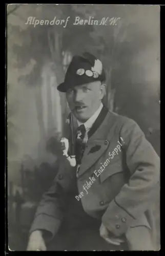 AK Enzian-Seppl, Mann in Tracht mit Pfeife