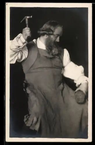 Foto-AK Schuhmacher bei der Arbeit