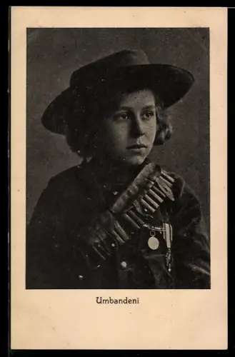 AK Umbandeni im Kostüm