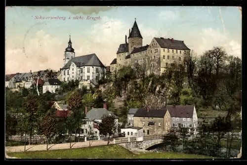 AK Schwarzenberg / Erzgeb., Ortsansicht mit Blick zur Kirche u. Burg