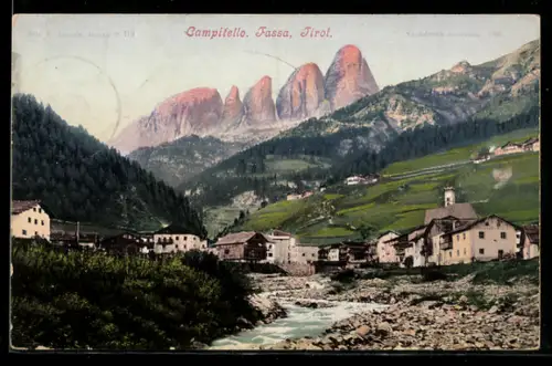 AK Campitello /Tirol, veduta del villaggio con montagne sullo sfondo
