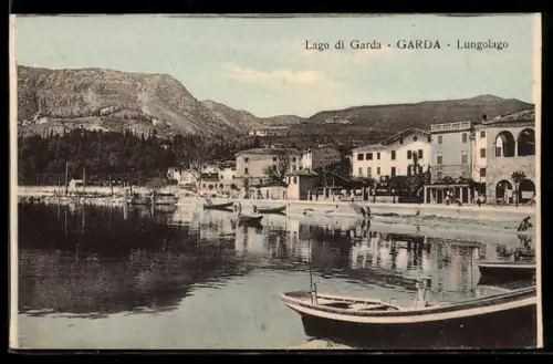 AK Garda /Lago di Garda, Lungolago con barche e edifici storici