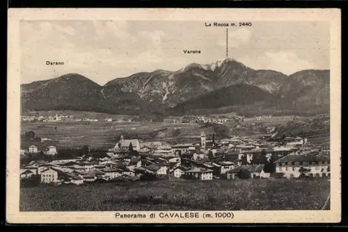 AK Cavalese, Panorama del paese con montagne sullo sfondo
