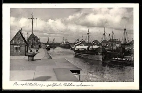 AK Brunsbüttelkoog, Geöffnete Schleusenkammer