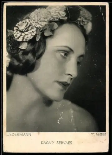 AK Schauspielerin Dagny Servaes im Theaterstück Jedermann im Profil