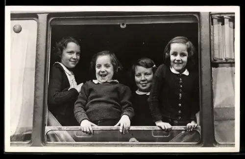 AK Sankt-Anton, Lachende Prinsesje bij hun vertrek, 1950