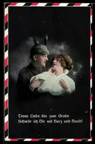 AK Soldat in Uniform mit Pickelhaube in Zweisamkeit mit seiner Liebsten