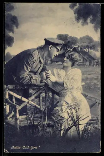 AK Soldat vom Infanterie-Regiment Nr. 48 mit junger Frau vor einem Gehöft