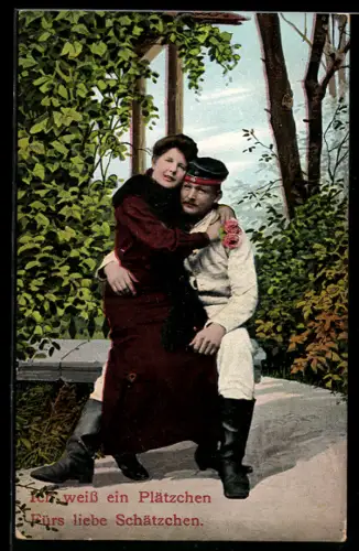 AK Soldat im Drillichanzug mit seiner Frau im Park