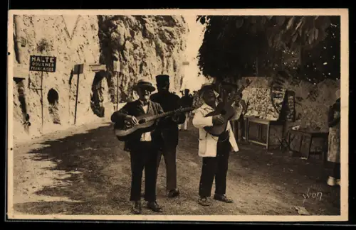 AK Menton, Frontière Franco-Italienne, Chanteurs Italiens au Pont Saint-Louis, Grenze