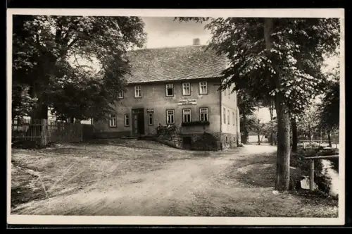 AK Döschnitz /Thür. Wald, Gasthaus Döschnitz, Bes. Bernhard Beuthan