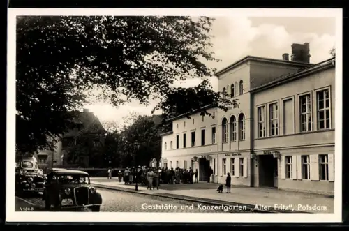 AK Potsdam, Gasthaus und Konzertgarten Alter Fritz, Inh. Paul Bosek, mit Strasse u. Gruppe
