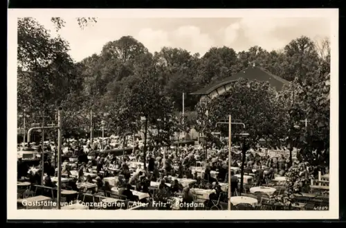 AK Potsdam, Gasthaus und Konzertgarten Alter Fritz, Inh. Paul Bosek, Garten mit Gästen u. Musikpavillon