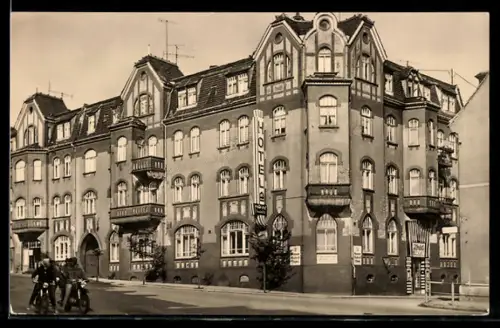 AK Ronneburg /Thür., HO-Wismut-Speisegaststätte und Hotel Glück auf