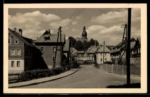 AK Schalkau /Thür., Schaumburger Str., Wohnhäuser, Kirche