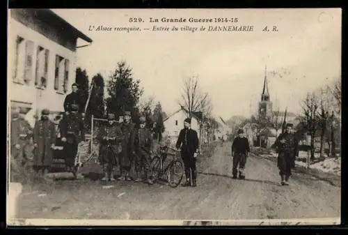 AK Dannemarie, La Grande Guerre 1914-15 L`Alsace reconquis, Entrée du village