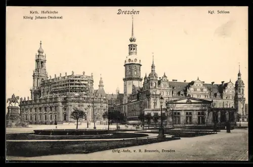 AK Dresden, Kath. Hofkirche, König Johann-Denkmal, Kgl. Schloss