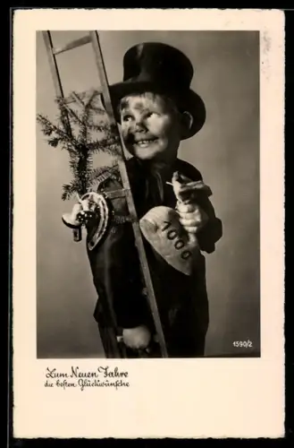 AK Kleiner junge als Schornsteinfeger mit Leiter, Geldsack und Hufeisen