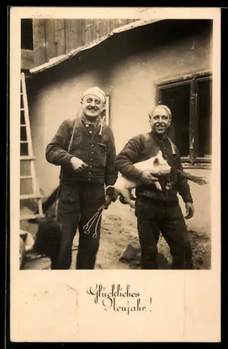 AK Zwei Schornsteinfeger mit einem Schwein unter dem Arm, Neujahrsgruss