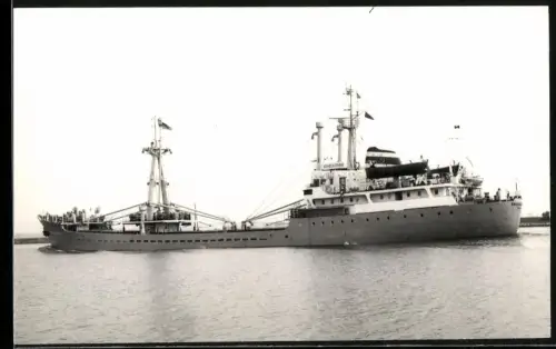 Fotografie Sowjetisches Frachtschiff Kihelkonna aus Tallinn in Heckansicht