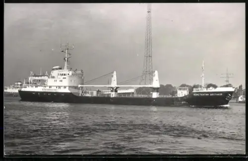 Fotografie Sowjetisches Frachtschiff Konstantin Shestakov in Seitenansicht