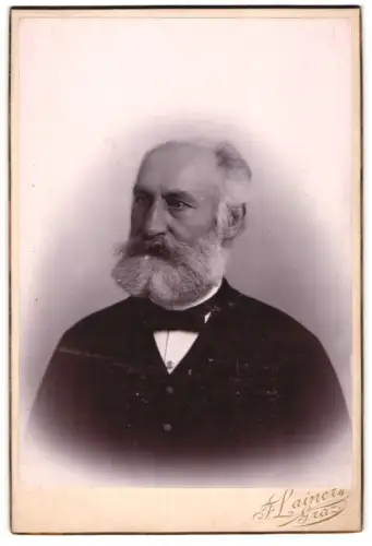 Fotografie Franz Lainer, Graz, Albertstrasse 12, Porträt eines älteren Herrn im Anzug