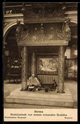 AK Birma, Bettelmönch vor einem ruhenden Buddha