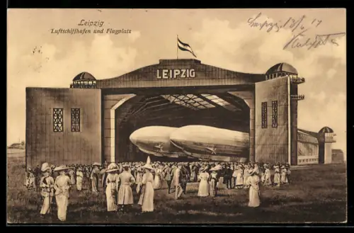 AK Leipzig, Zeppelin im Luftschiffhafen mit Flugplatz