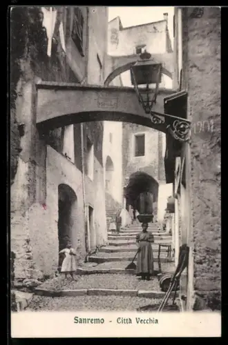 AK San Remo, Città Vecchia, Strassenpartie in der Altstadt