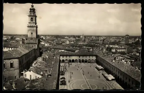 AK Vigevano, Panorama della città con vista sulla piazza principale e il campanile