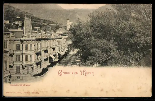 AK Merano, Habsburgerstrasse con vista su edifici storici e montagne sullo sfondo