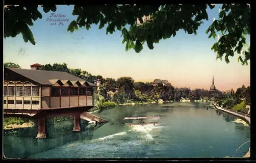 AK Torino, Tricolante sul Po con paesaggio fluviale e veduta della città