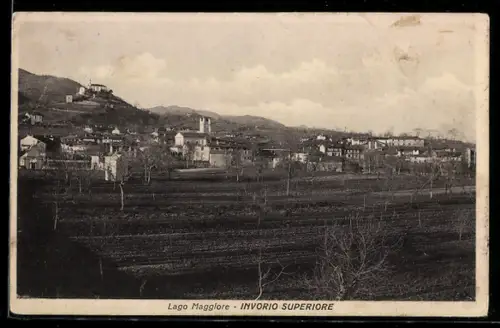 AK Invorio Superiore /Lago Maggiore, Veduta panoramica del paese e colline circostanti