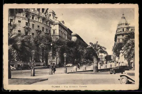 AK Roma, Via Vittorio Veneto con palme e edifici storici