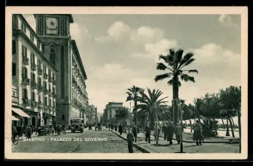 AK Salerno, Palazzo del Governo con palme e passanti