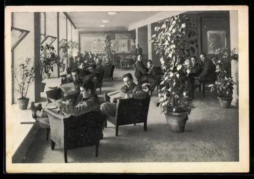 AK Roma, Alexander Club, lounge al secondo piano con soldati rilassati e piante