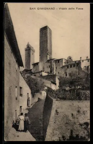 AK San Gimignano, Vicolo delle Fosse con torri medievali sullo sfondo