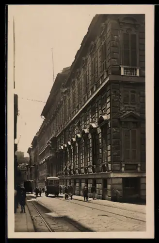 AK Genova, Il Palazzo Reale e Via Balbi con tram
