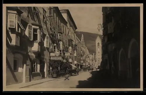 AK Vipiteno, Vista della strada principale con edifici e campanile sullo sfondo